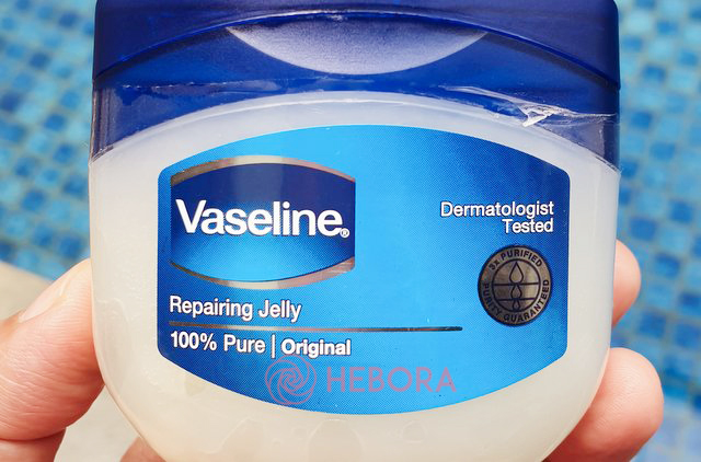 Vaseline là sản phẩm trị mụn hiệu quả được chị em thử nghiệm