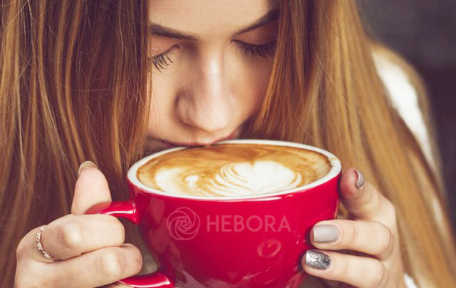 Tìm hiểu uống cà phê có bị nổi mụn không?